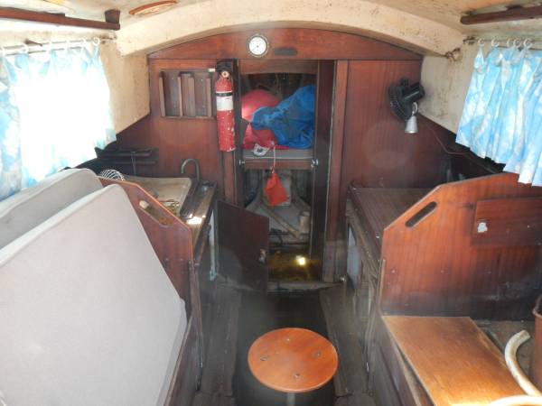 Conyplex 25 sailboat interior