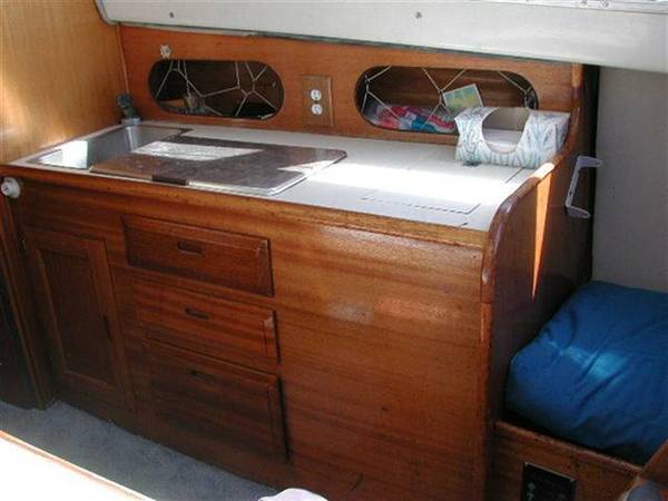 interior free sailboat 1