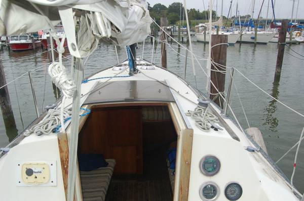 28 foot project sailboat cockpit