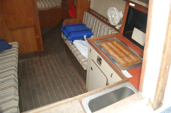28 foot project sailboat cabin1