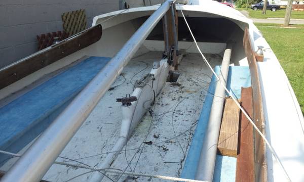 Free hull in good condition Marine City