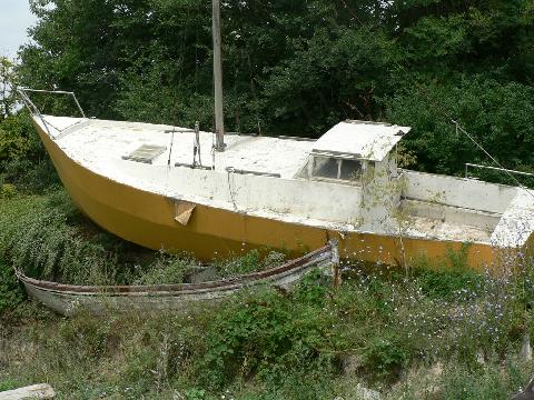 Sailboat neglected 